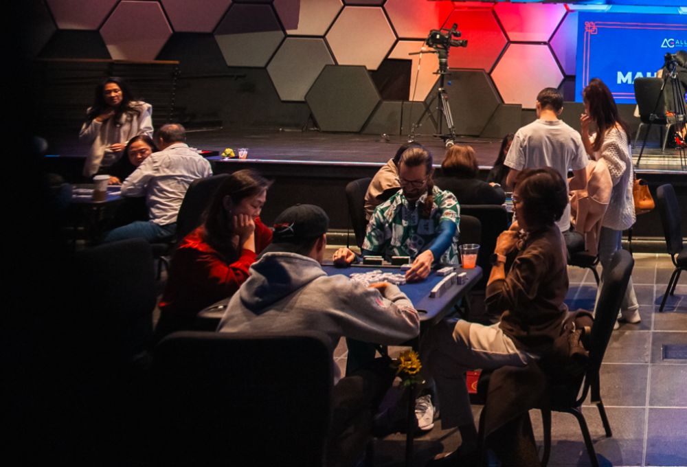 如何在立直麻将中虚张声势并给对手施压