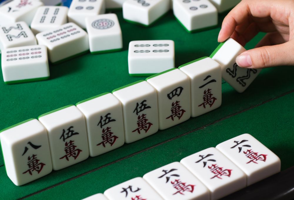 麻雀の起源：清王朝から世界的eスポーツへ